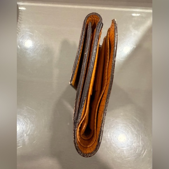 Gucci Beige and Brown Monogram Wallet - Picture 8 of 9